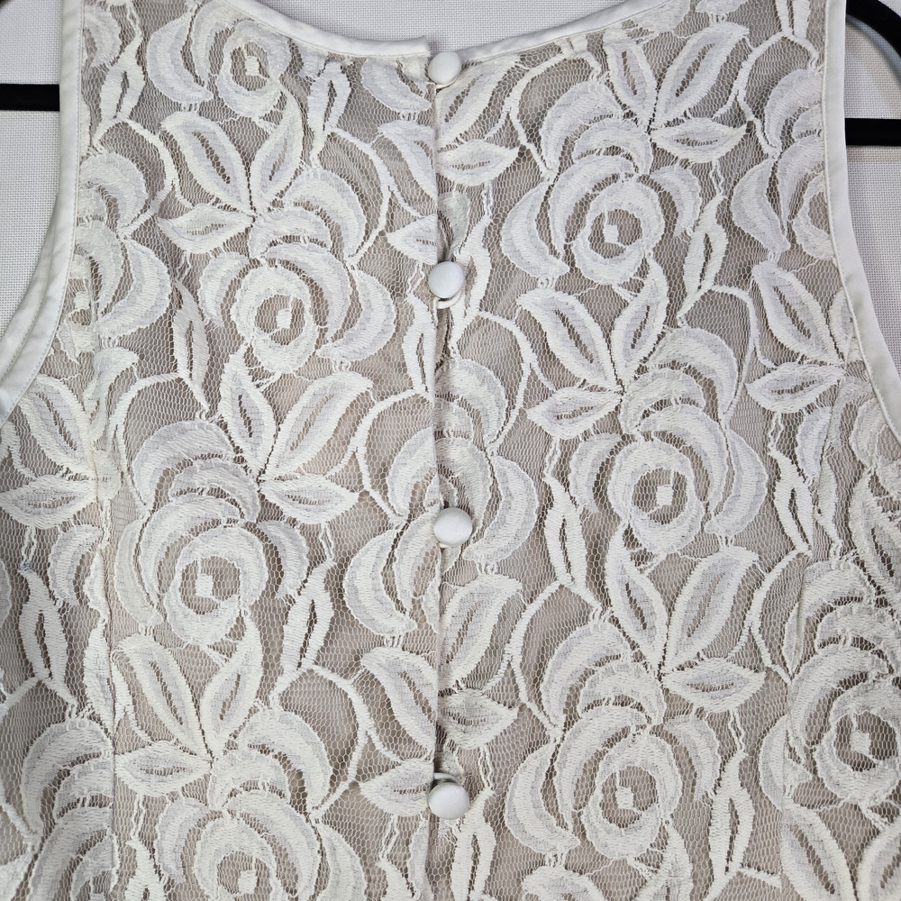 Banana Republic Size 12P Lace Overlay Sleeveless Top, Back Covered  Buttons - Picture 7 of 8